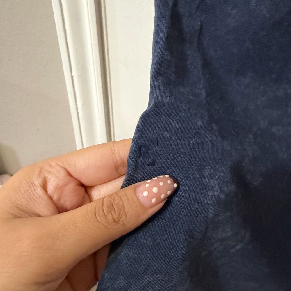 Lululemon mens T-Shirt - Picture 3 of 3